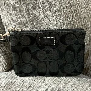COACH BLACK WRISTLET 
EXCELLENT CONDITION